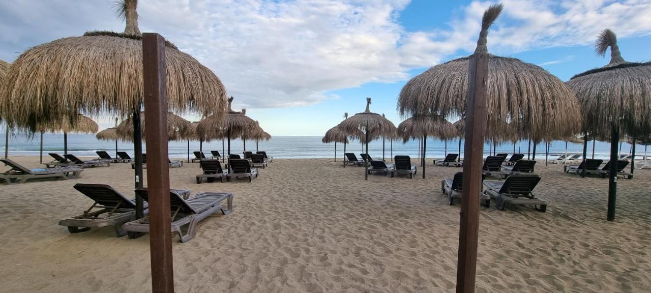 Excellent location- Beach, Pool, Telework, 2 Bikes, Parking & Wifi GRATIS at "CaSa Carol'S" - B&B