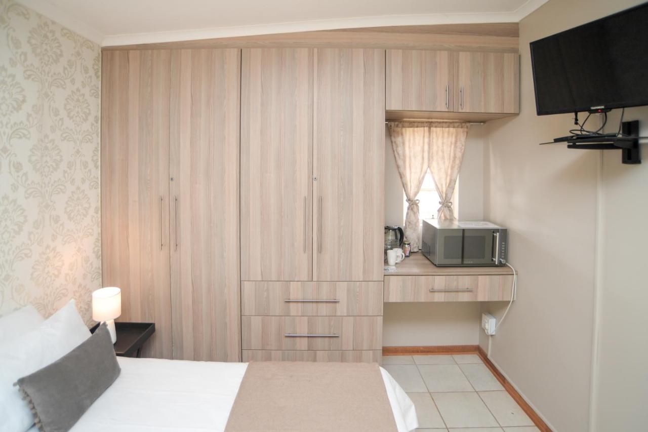 Habitación con cama grande 