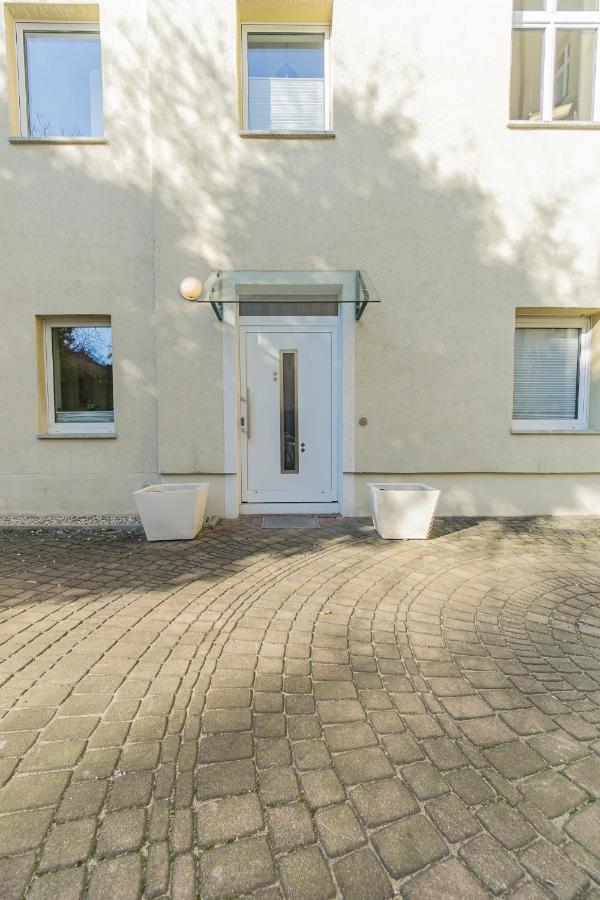 Exklusive Stadtvilla-190qm- Parkplatz- 3Schlafzimmer- 2 Bäder- Netflix- Waschmaschine- 4 Etagen-nähe Theater - Chambres d'hôtes Cottbus