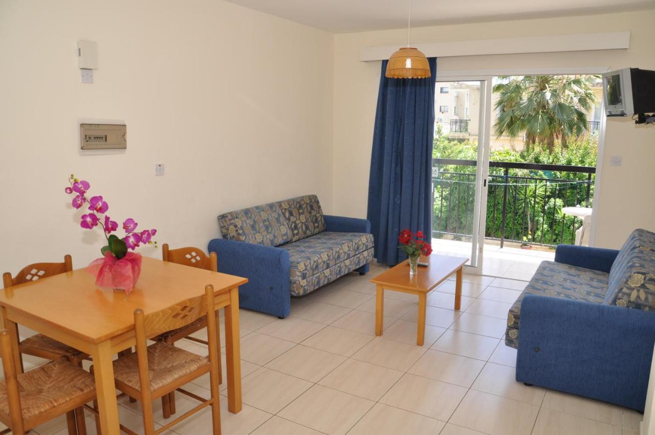 Appartamento Familiare con Vista Entroterra (2 Adulti + 2 Bambini)