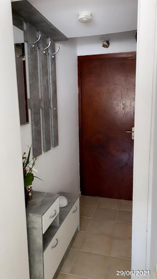 Joli studio neuf av terrasse à 50 m de la mer et gare - B&B