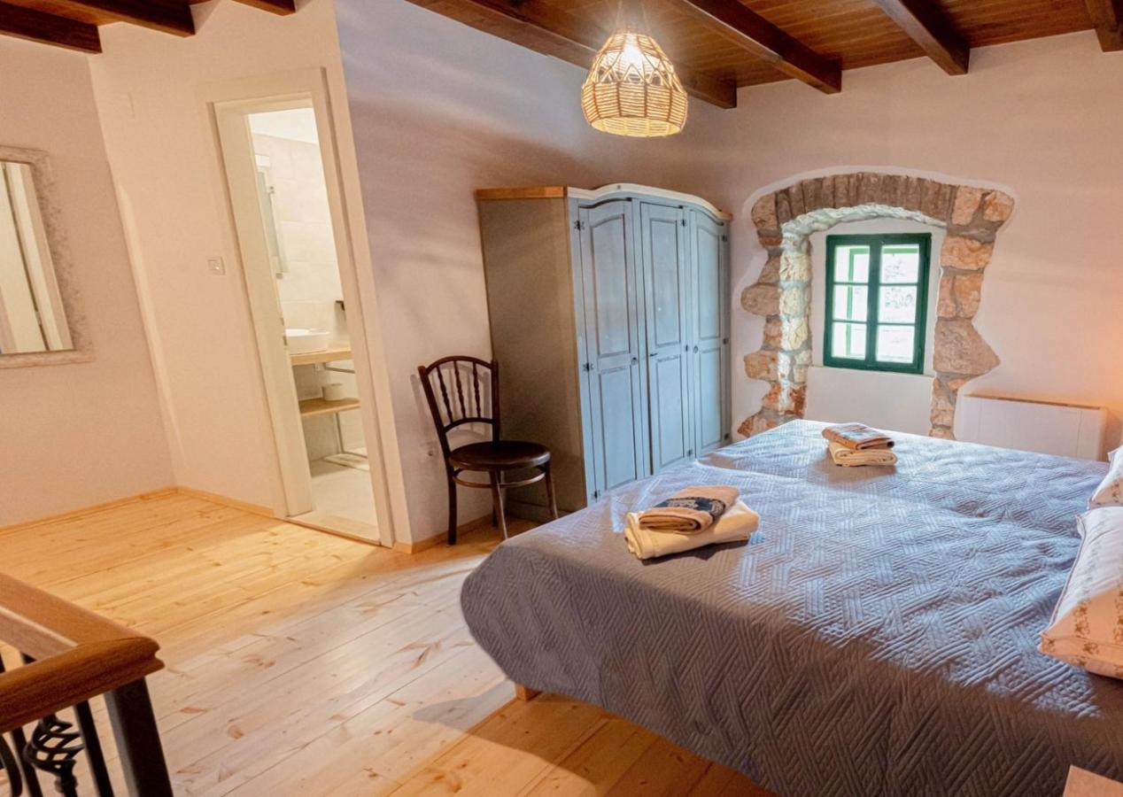 B&B Vidović - Holiday House Antica for 6 persons green surroundings of the island of Cres - Bed and Breakfast Vidović