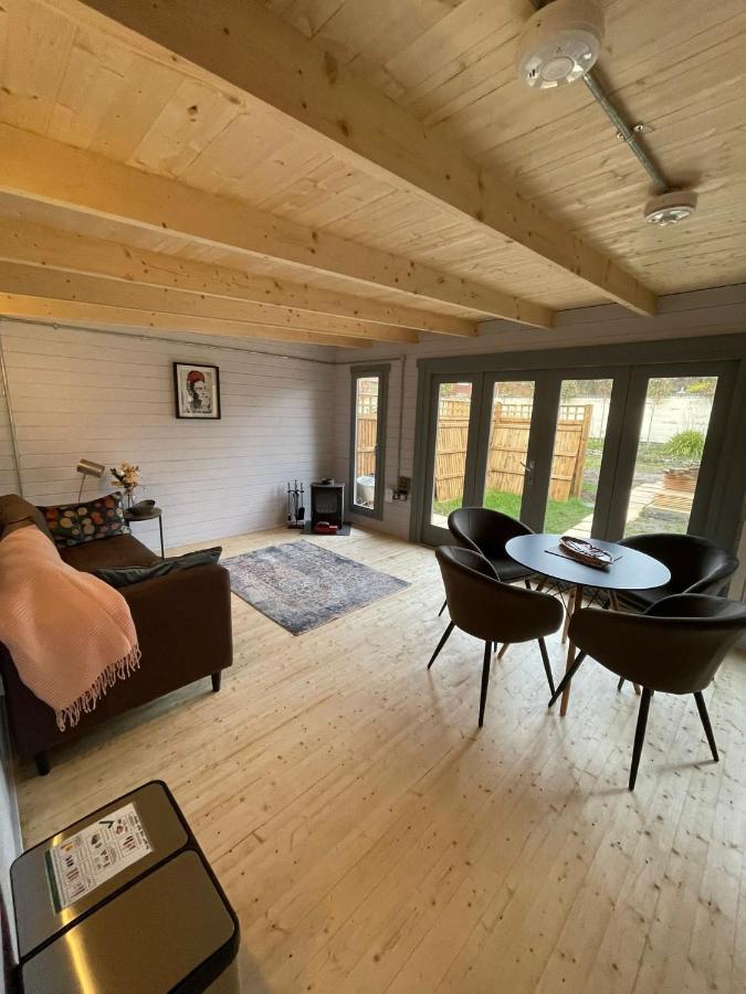 Cromwell Lodge, Cromer, moments from the beach! - B&B