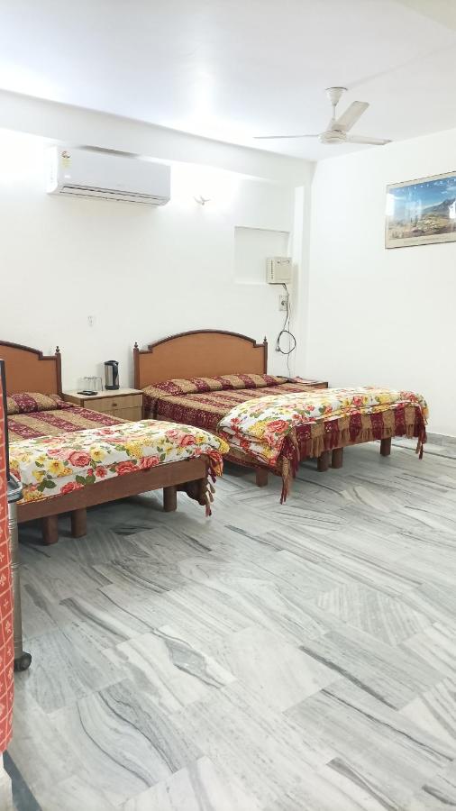 B&B Dehra Dūn - Hotel Siddharth - Bed and Breakfast Dehra Dūn