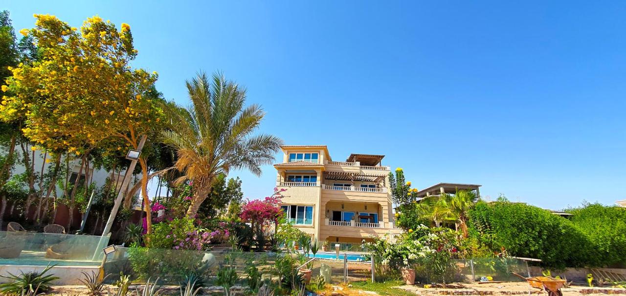 Luxury Seafront Pool Villa - 3 Stories & Roof floor - All Master Bedrooms - Ferienwohnung Hurghada
