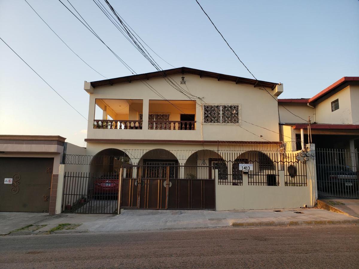 B&B San Pedro Sula - Casa Altamira - Bed and Breakfast San Pedro Sula