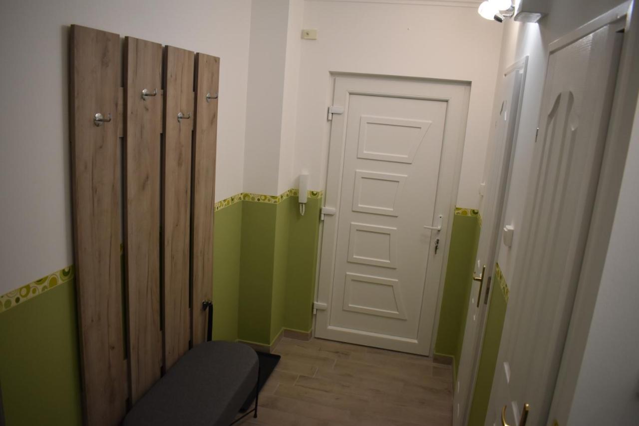 Frézia Apartman - B&B