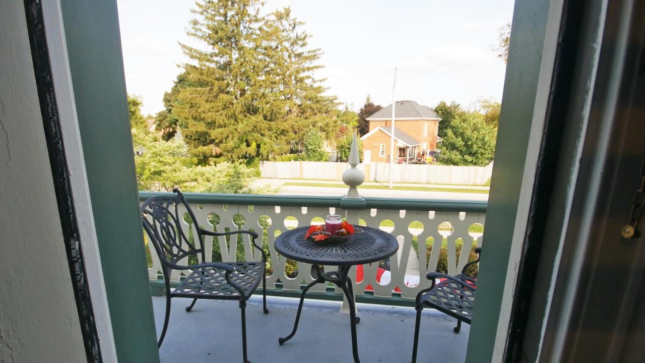 Deluxe Queen Suite