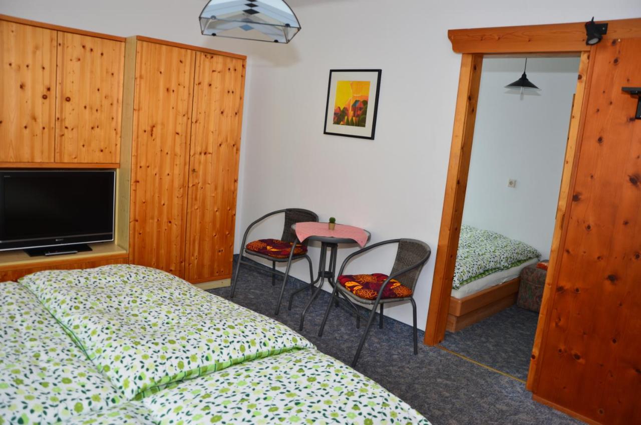Vierpersoonskamer met Gedeeld Toilet