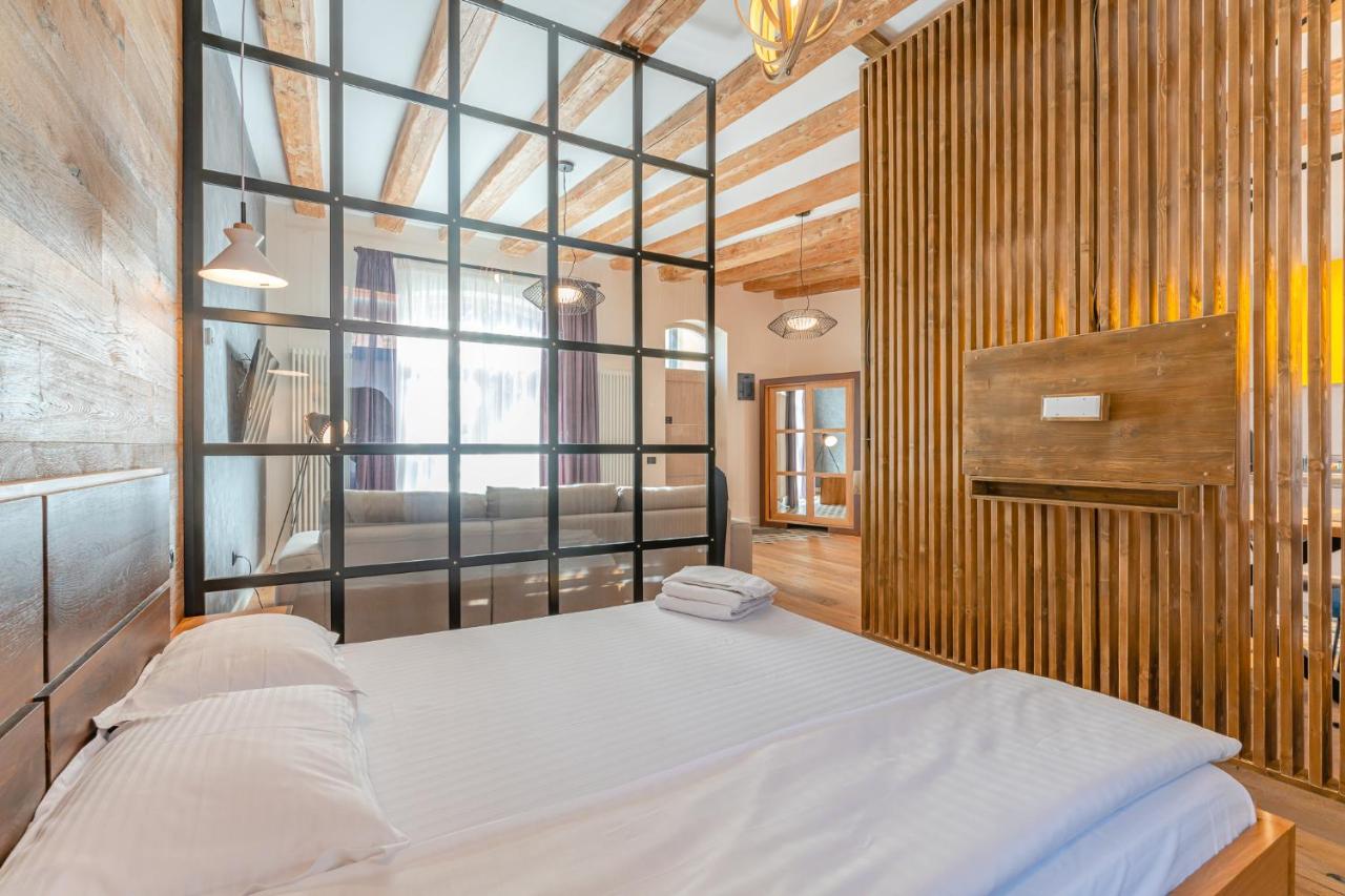 King Studio with Sofa Bed