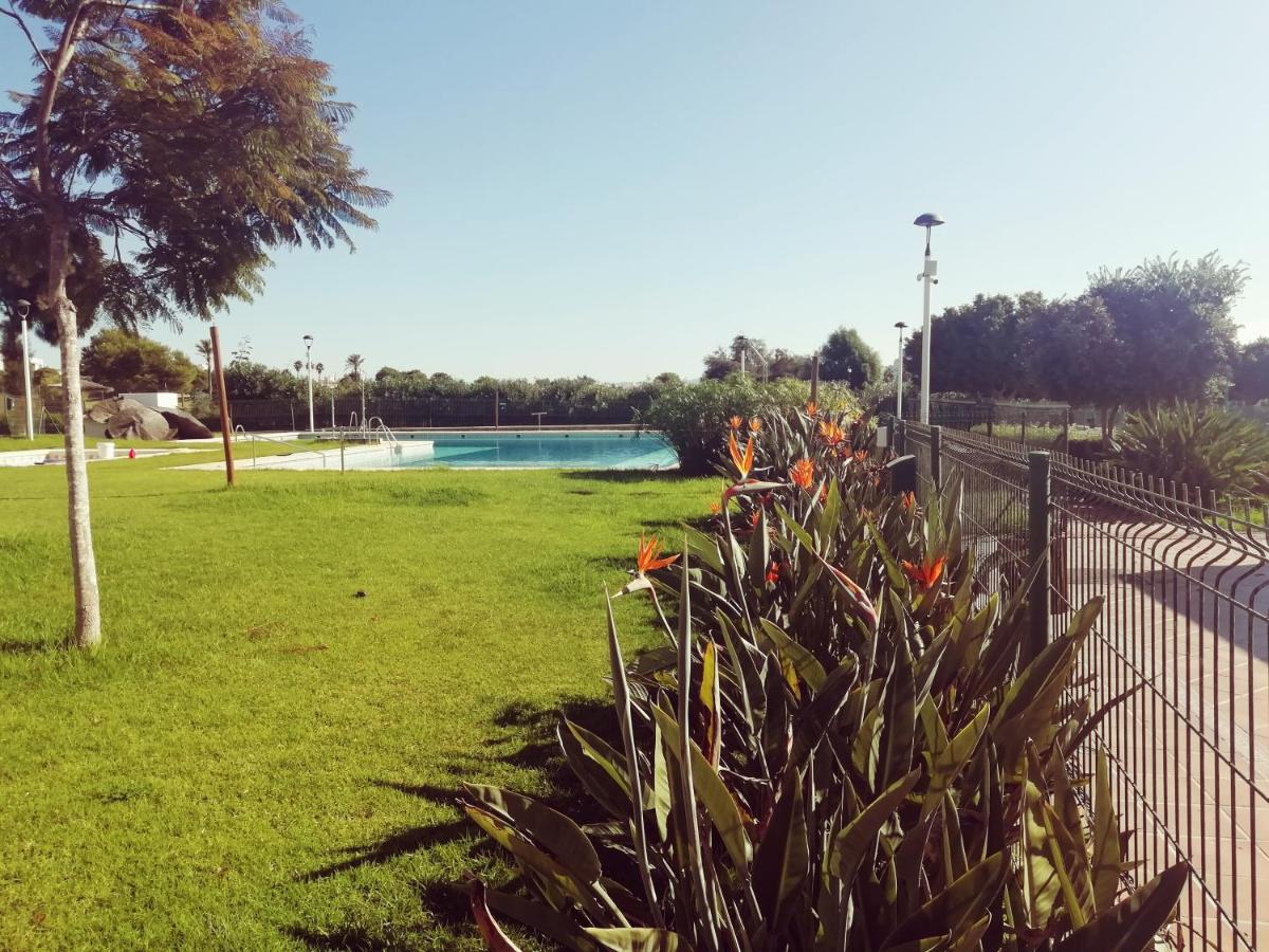 Encantador ático con chimenea y piscina en Almería - B&B