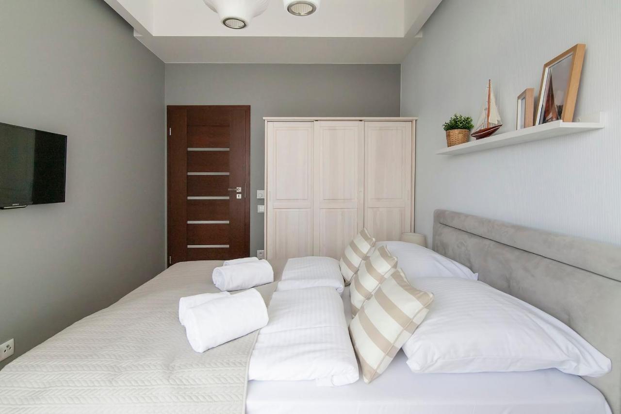 One-Bedroom Apartment A408 (Side Sea View)