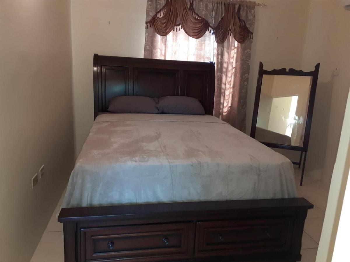 Charming 2-Bed House in Portmore gated community - B&B