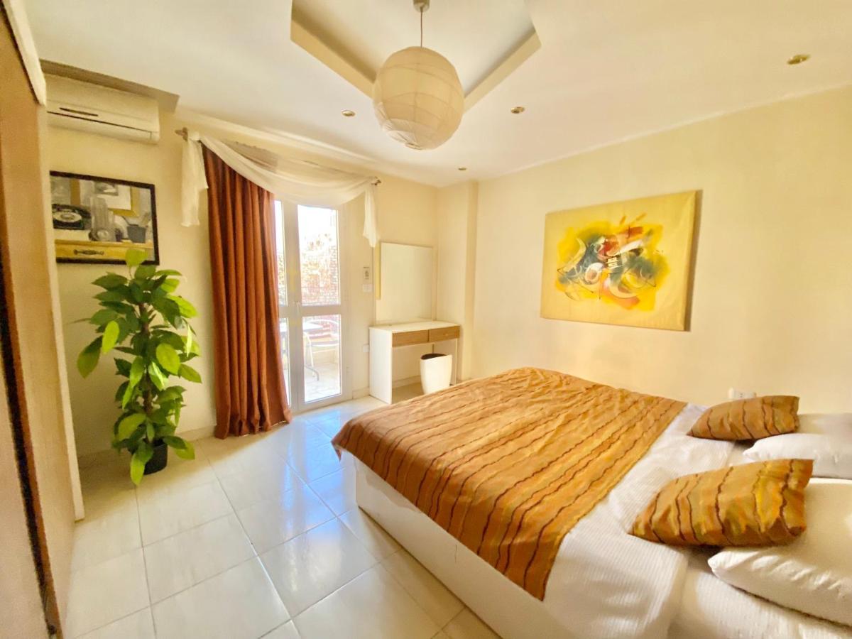 Apartment mit Balkon