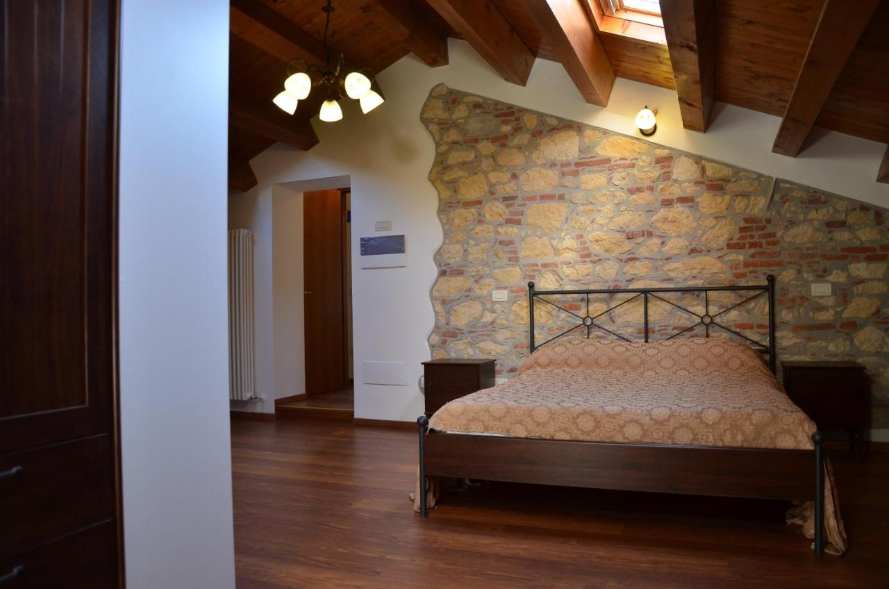 Monolocale con Divano-Letto