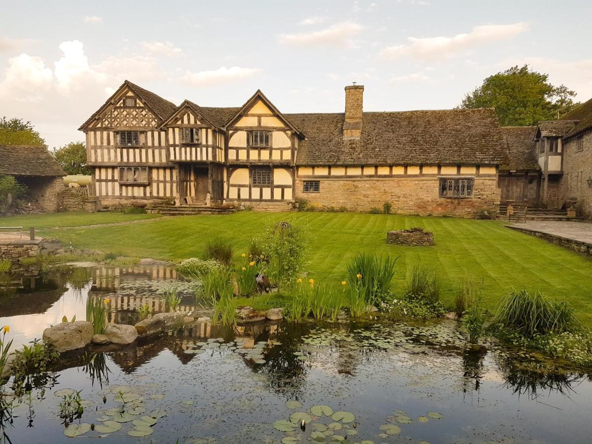 B&B Kington - The Threshing Barn at Penrhos Court - Bed and Breakfast Kington