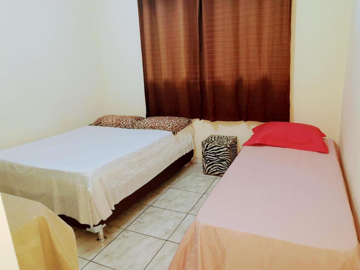 B&B Londrina - Casa amarela 02 jdm moema - Bed and Breakfast Londrina