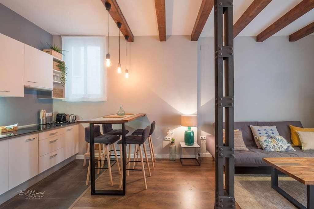 Parking Free - Cathedral Area Apartment -2 months min - B&B