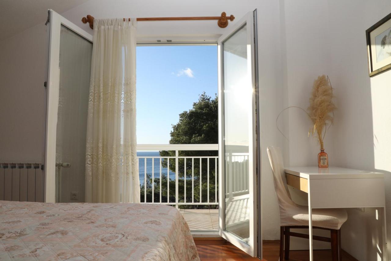 Feelhvar along BlueLagoon beach - B&B Lesina