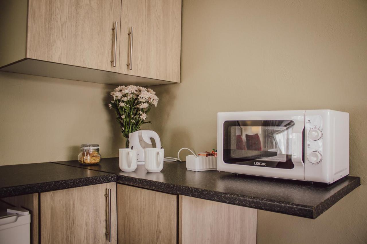 Habitación con cama extragrande.