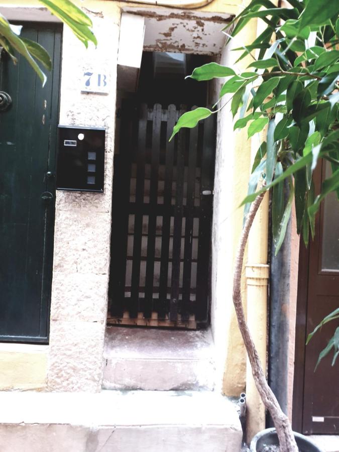 Charmant studio avec coin nuit - vieille ville CLIMATISE - Chambres d’hôtes