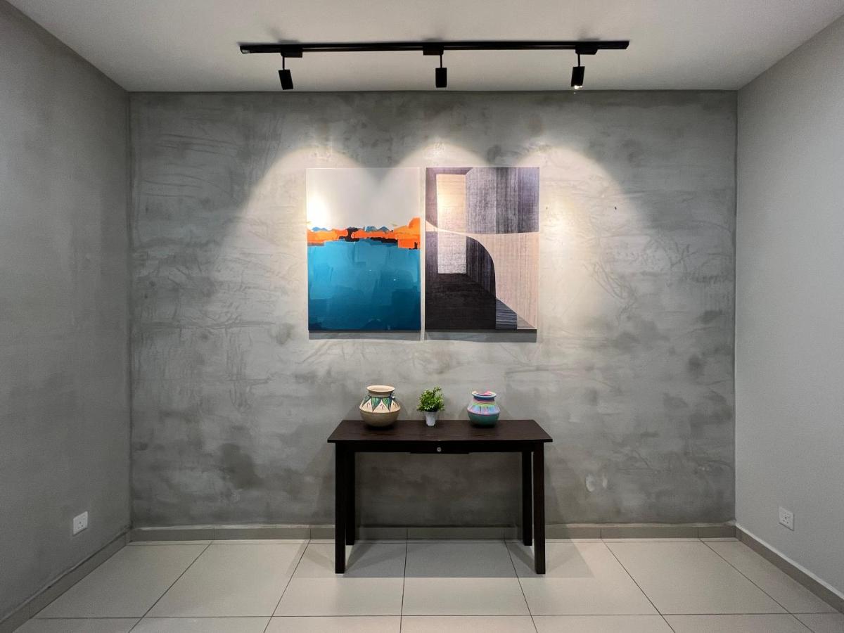 R3troHouse 3BR 8PAX PS4,POOL TABLE,NETFLIX - Chambres d’hôtes Kuantan