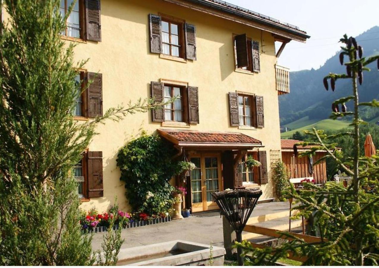 L'Atelier D' en Bas - B&B La Tine