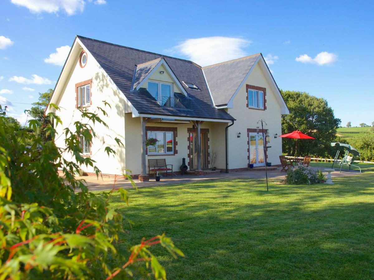 B&B Tiverton - Henbere Farm B&B - Bed and Breakfast Tiverton