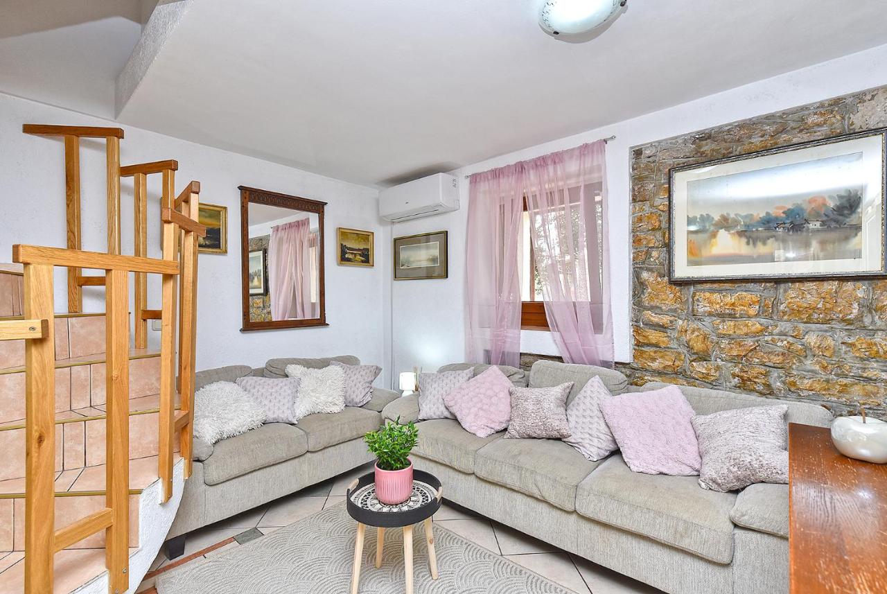 House Stinjan 2148 - B&B Pula