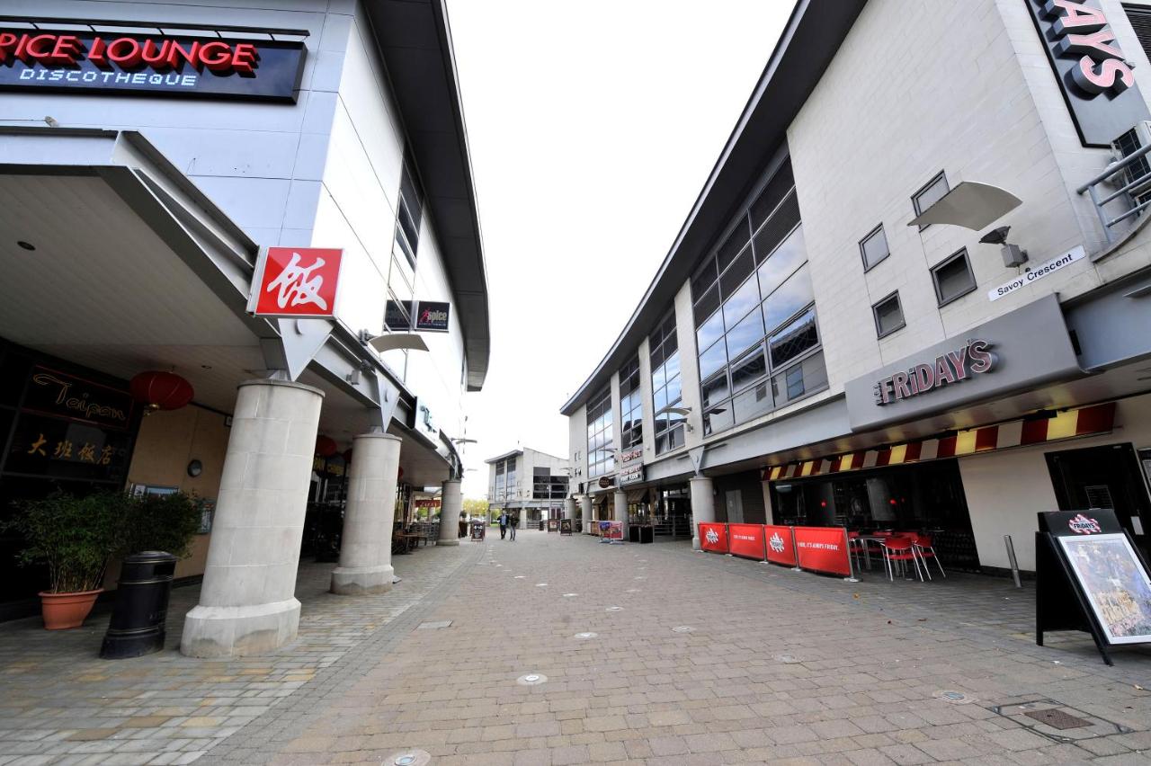 Campbell Park Apartment - City Centre - Free Parking, Balcony, Super-Fast Wifi and Smart TV with Netflix by Yoko Property - B&B