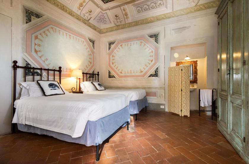Zweibettzimmer mit eigenem Bad außerhalb des Zimmers