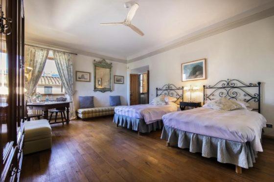 Zweibettzimmer mit Badewanne