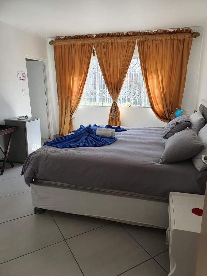 Chambre Lit King-Size - Vue sur Piscine 