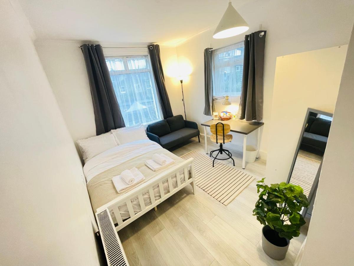 Standard Double Room with Shared Bathroom