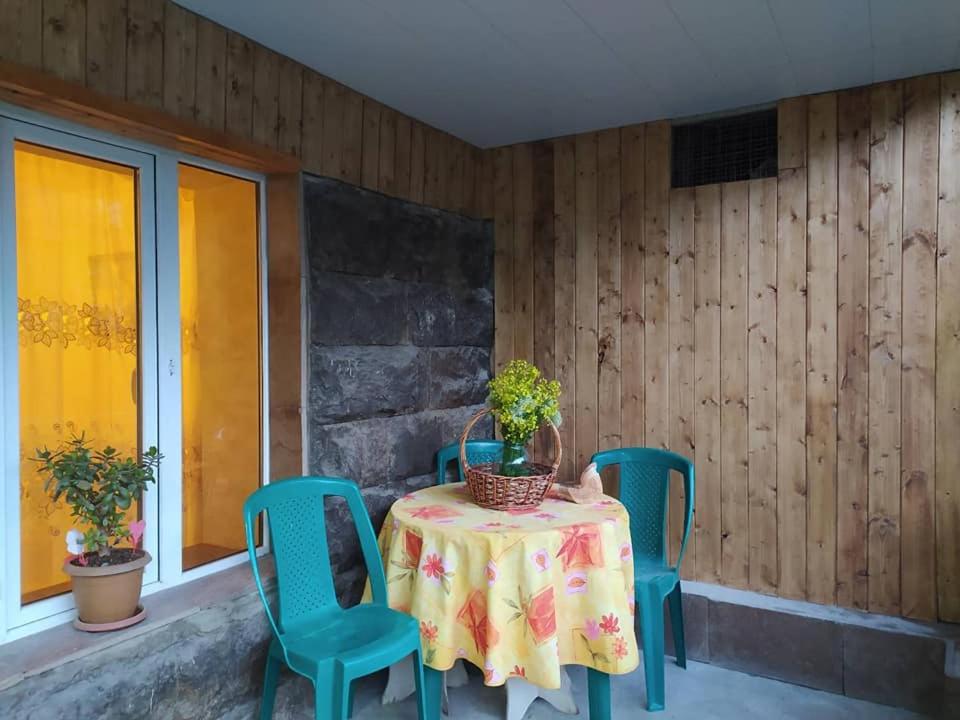 Holiday Home Emm&Arm - Ferienwohnung Dilidschan