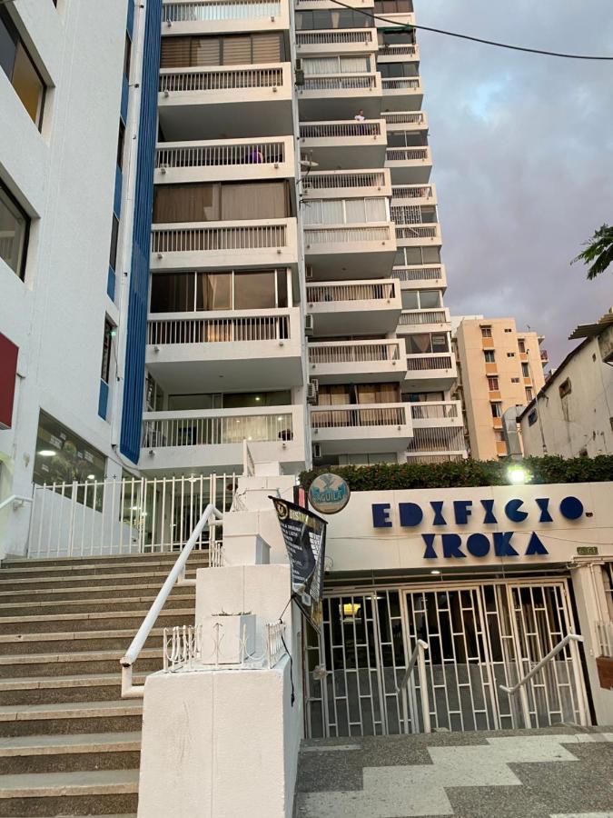 Apartamento edificio Iroka en el Rodadero Frente Al Mar con cocina full equipada - B&B Santa Marta
