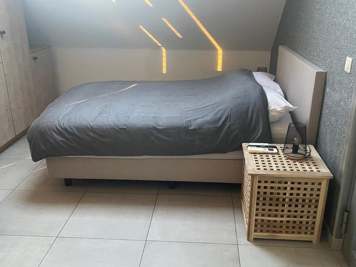 Kamer met Queensize Bed en Uitzicht op de Tuin