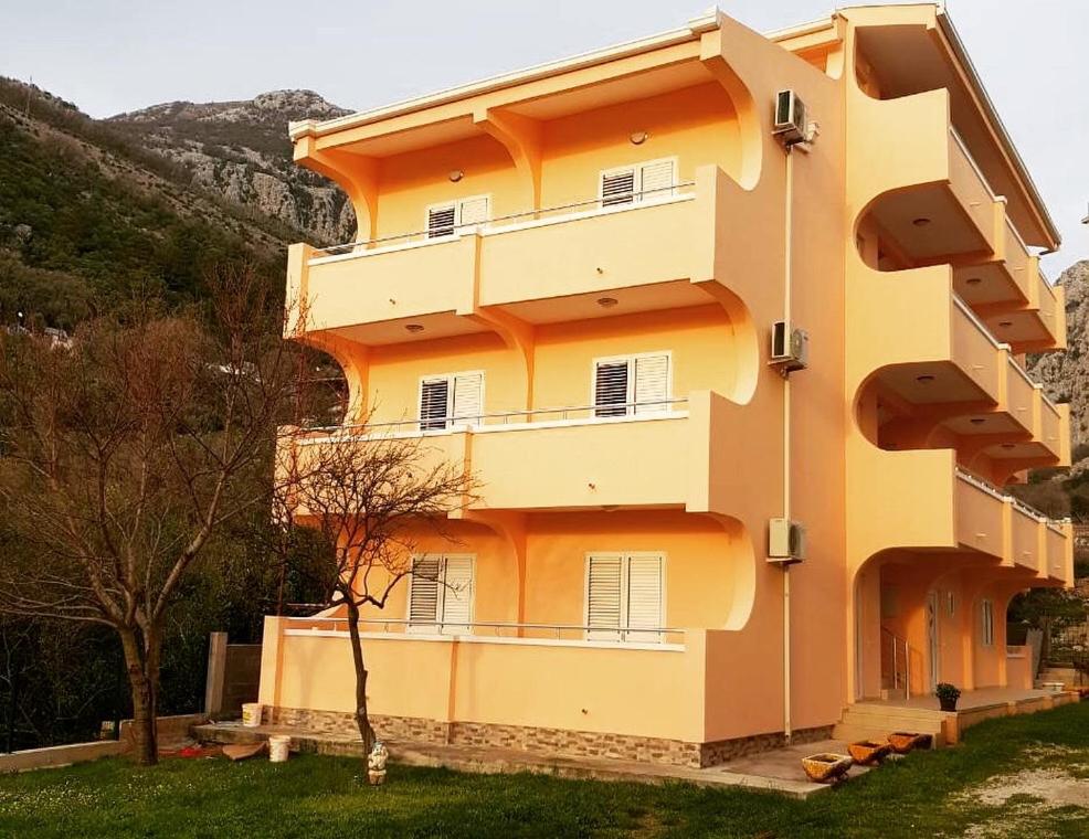 Apartmani Milacic - Bed and Breakfast Sutomore