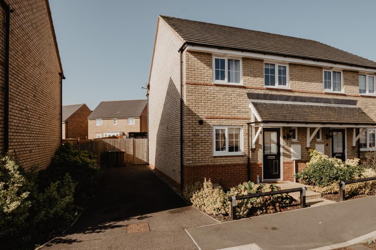 Coyle House, 3 bed,Corby, super kings or twins, driveway, free wi-fi, corporates welcome - Chambres d'hôtes Corby