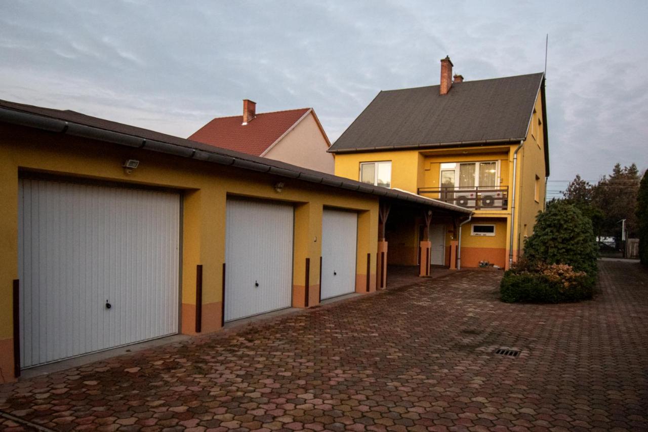 Canary Color Guesthouse - B&B