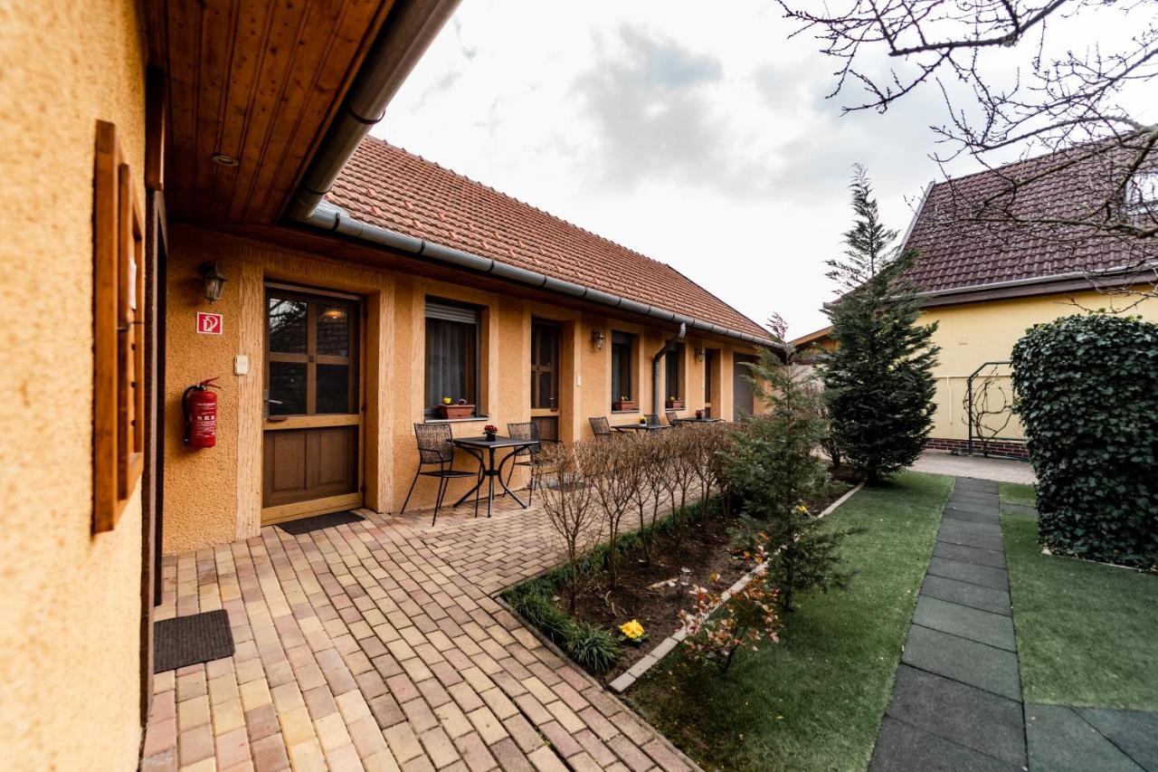 Estike Apartman - B&B