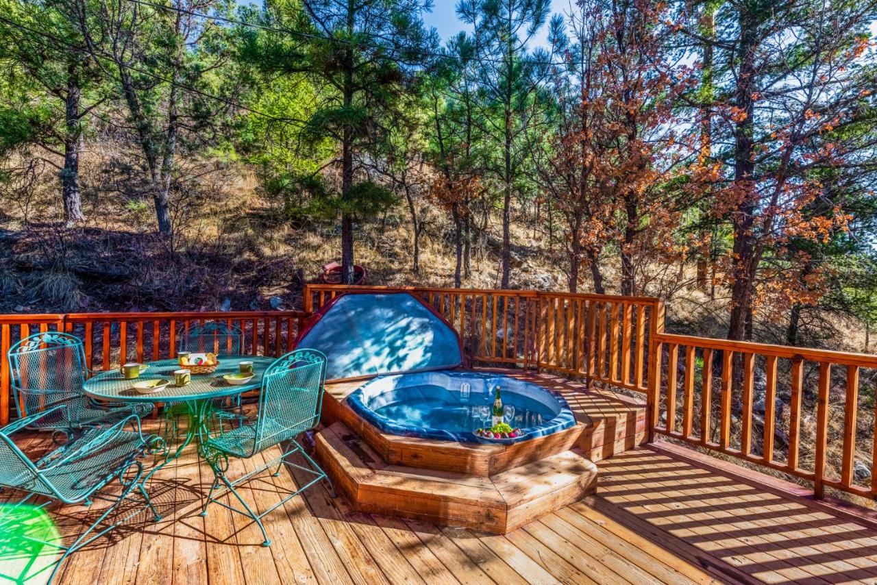 B&B Ruidoso - Cabin on the Creek, 2 Bedrooms, Sleeps 6, Hot Tub, Fireplace, Pet Friendly - Bed and Breakfast Ruidoso