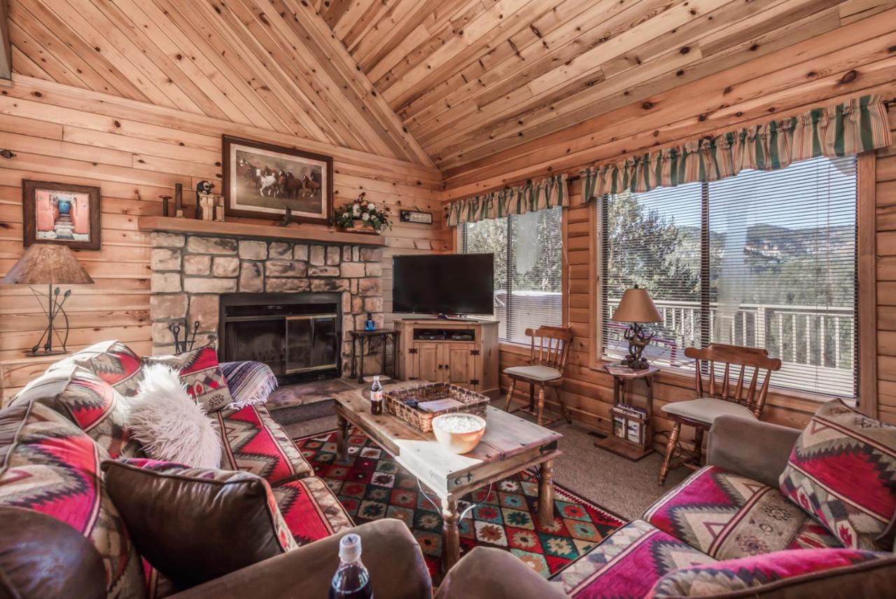 B&B Ruidoso - Breakaway Cabin, 3 Bedrooms, Sleeps 6, Pets Welcome, Wood Fireplace - Bed and Breakfast Ruidoso