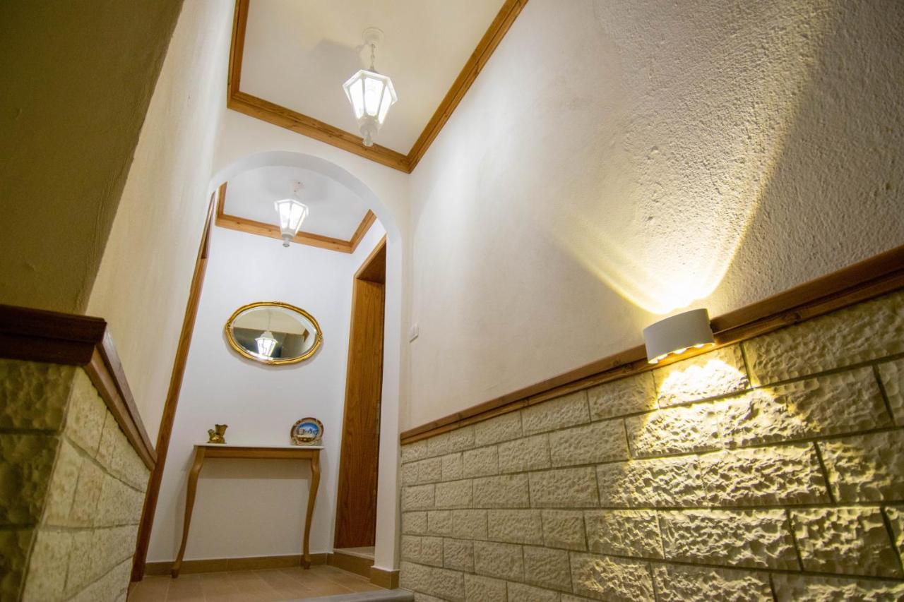 Te Kalaja Rooms - Bed and Breakfast Gjirokastër