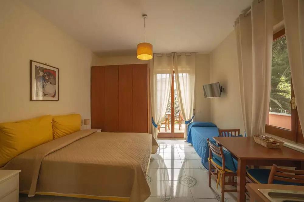 Studio (2 Adults)