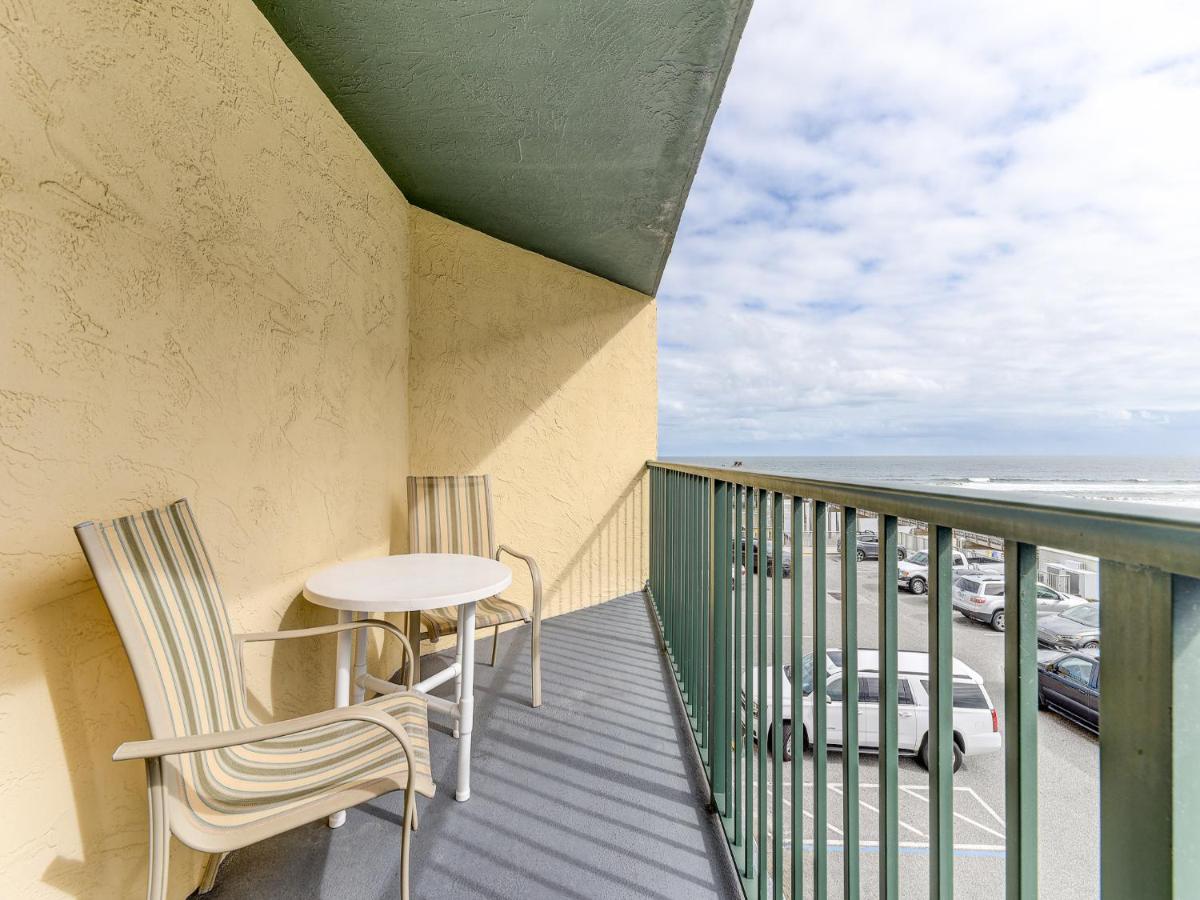 B&B Daytona Beach - Sunglow Resort 305, 1 Bedroom, Sleeps 4, Ocean View, Heated Pool, WiFi - Bed and Breakfast Daytona Beach