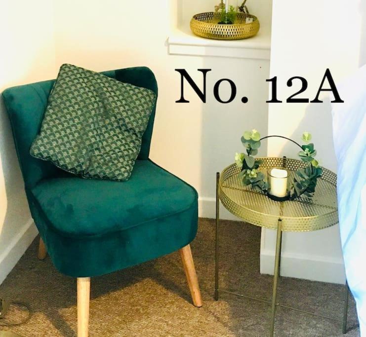 Flat 12A - Central, modern, bright ground floor apartment with free wifi - Chambres d’hôtes Oban