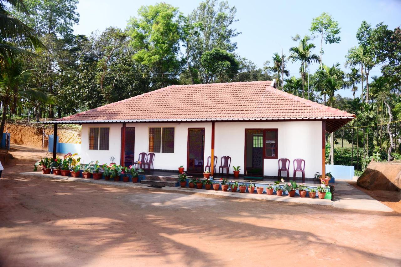 B&B Sakleshpur - BlueMoon Homestay - Near to falls & Trekking - Bed and Breakfast Sakleshpur