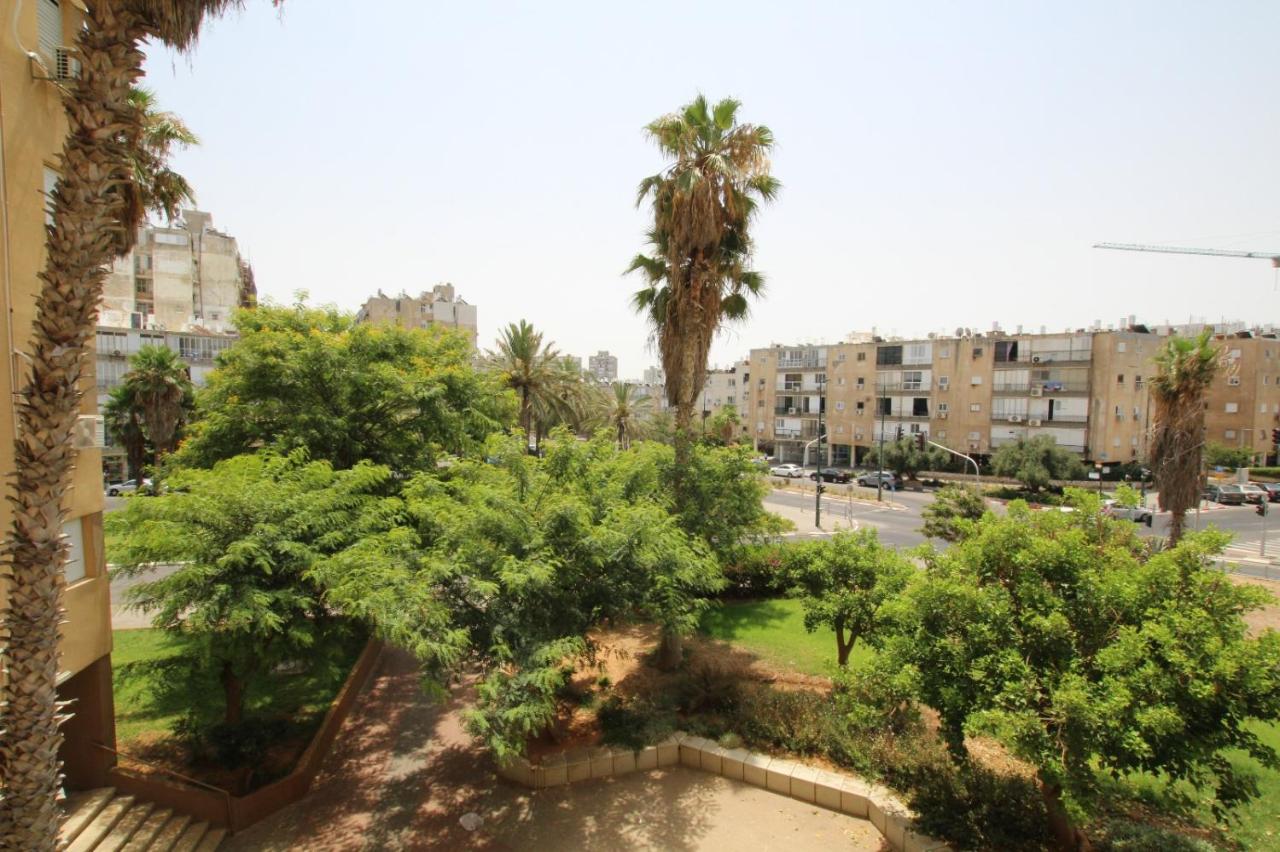 Isramax 3BR apartment near the sea. - Chambres d’hôtes Bat Yam