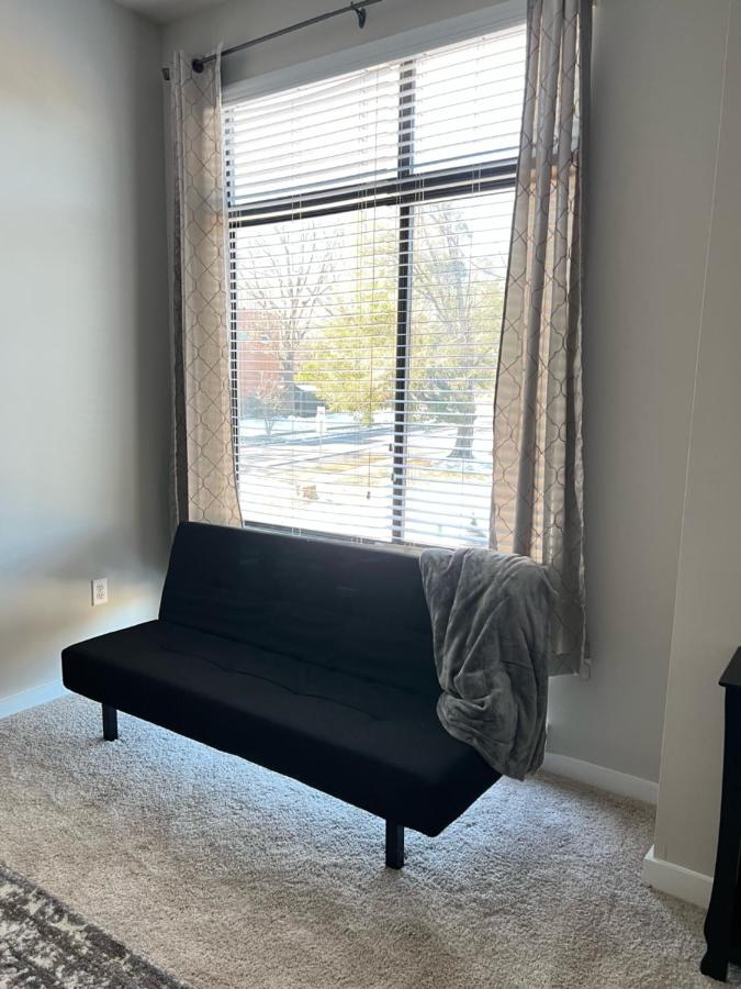 Uptown Townhouse Studio Apartment -WiFi-10 min walk to Spectrum Center - Chambres d'hôtes Charlotte